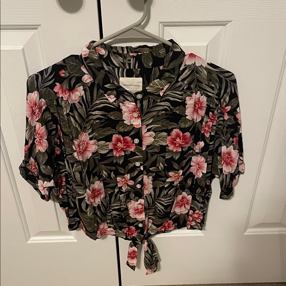 American Eagle Women's Pink/Green Floral Tie-Front Blouse Medium (Like New)